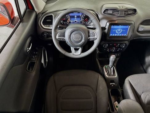 Used 2021 Jeep Renegade Latitude FWD image 19