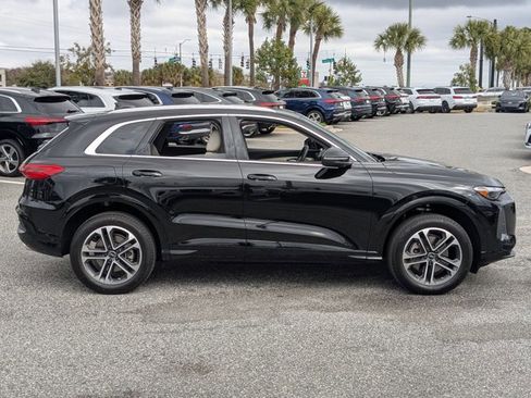 Certified 2025 Audi Q5 Premium w/ Convenience Package image 4