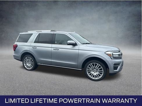 Used 2024 Ford Expedition Limited image 3