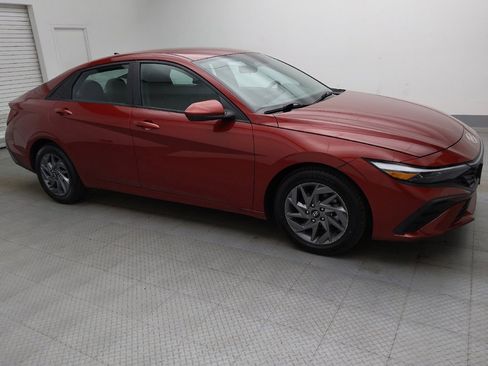 Used 2024 Hyundai Elantra SEL FWD image 11