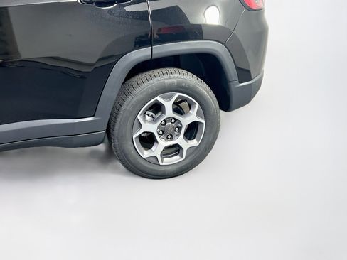 Used 2022 Jeep Compass Trailhawk w/ Sun and Sound Group AWD/4WD image 29