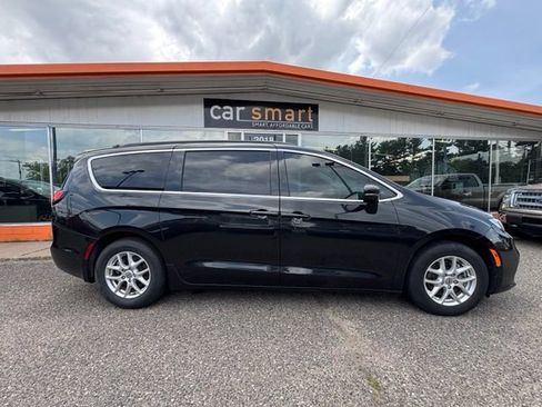 Used 2022 Chrysler Pacifica Touring-L FWD image 8