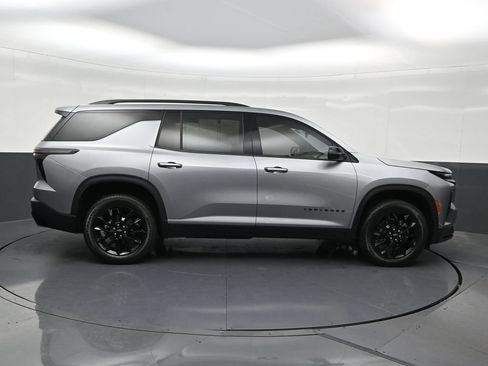 Used 2025 Chevrolet Traverse LT w/ Midnight/Sport Edition FWD image 7