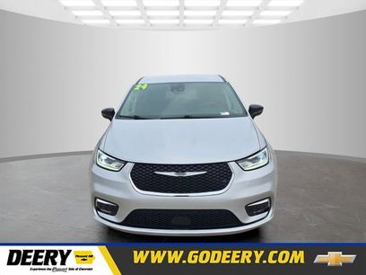 Used 2024 Chrysler Pacifica Touring-L