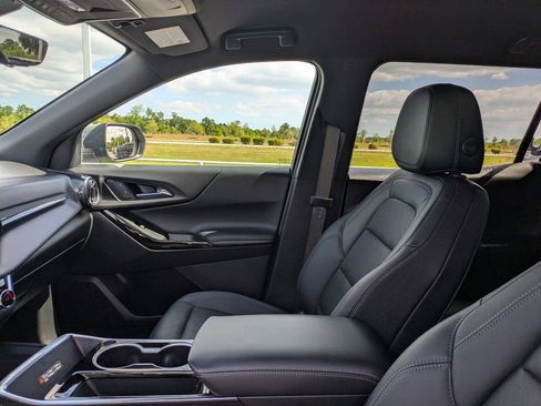 Used 2025 Chevrolet Equinox LT w/ Convenience Package II image 23