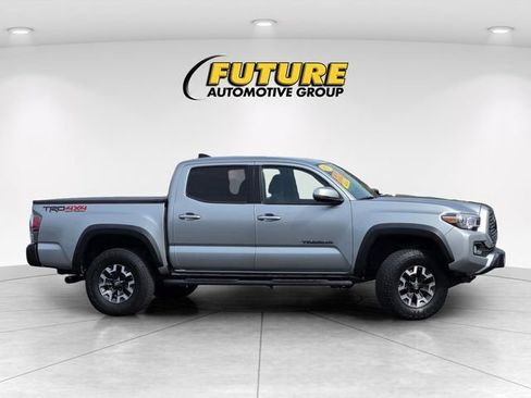Certified 2023 Toyota Tacoma TRD Off-Road AWD/4WD image 4