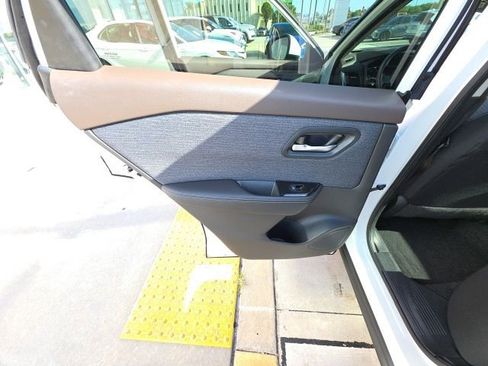 Used 2023 Nissan Rogue SV FWD image 22