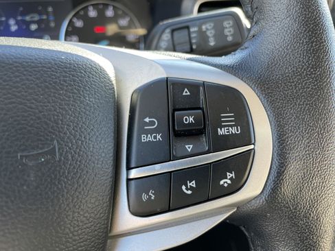 Used 2022 Ford Explorer XLT image 16