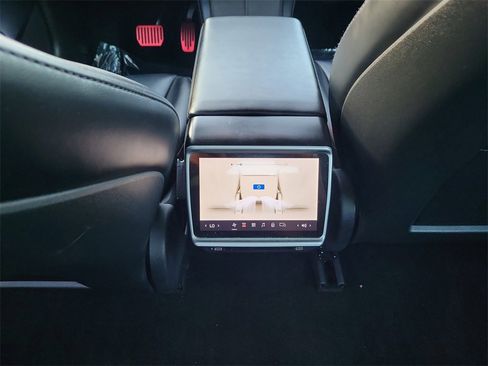 Used 2021 Tesla Model 3 Standard Range Plus image 9