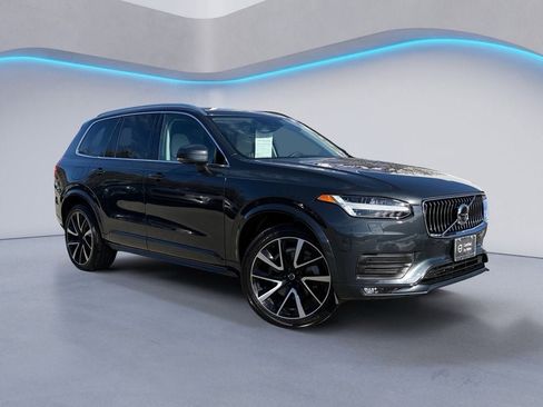 Certified 2022 Volvo XC90 T6 Momentum w/ Climate Package image 2