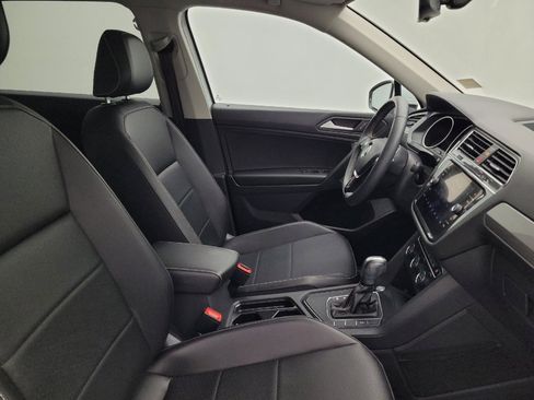 Used 2021 Volkswagen Tiguan SE w/ Panoramic Sunroof Package FWD image 21