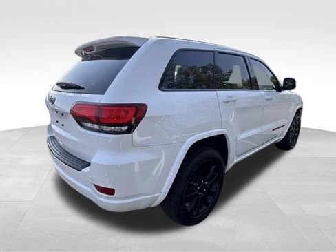 Used 2018 Jeep Grand Cherokee Altitude AWD/4WD image 6