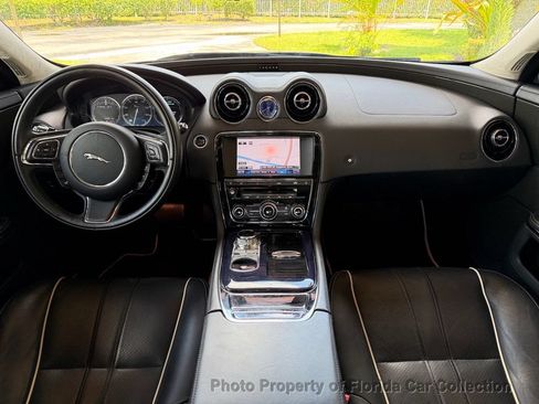 Used 2011 Jaguar XJ L RWD image 43