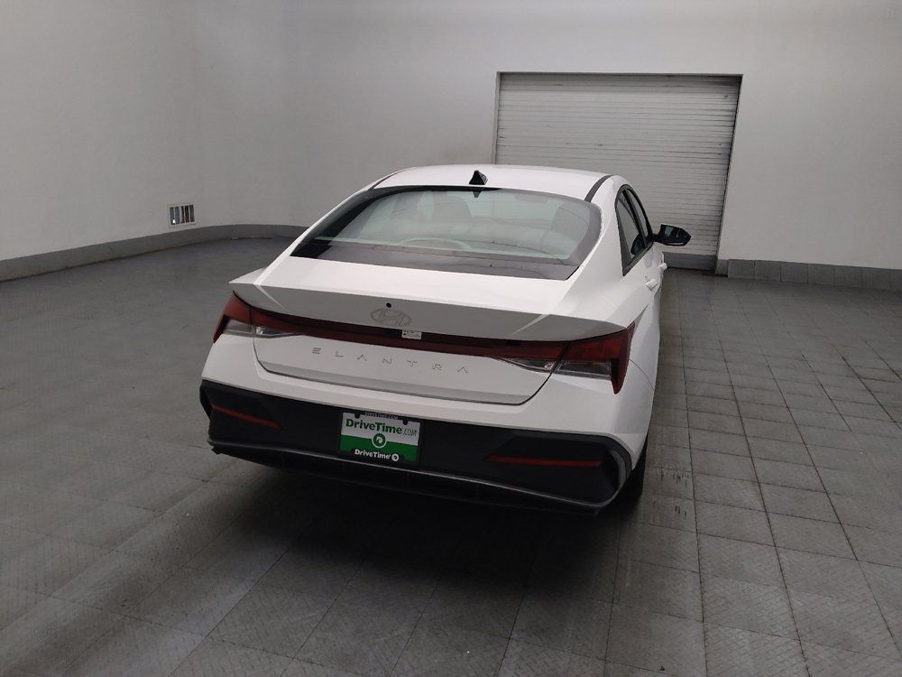 Used 2024 Hyundai Elantra SEL FWD image 7