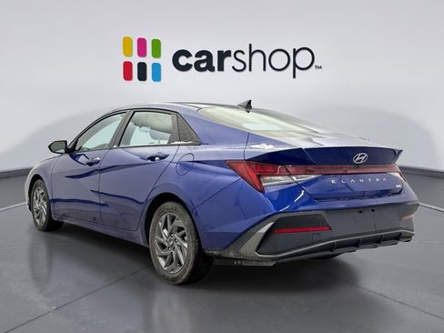 Used 2024 Hyundai Elantra Blue image 3