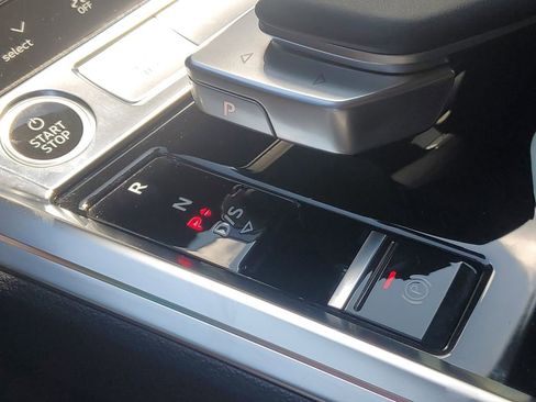 Used 2021 Audi e-tron Prestige image 30