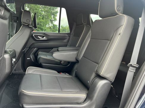 Used 2024 GMC Yukon SLT w/ SLT Luxury Package image 31