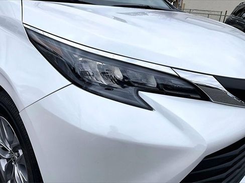 Used 2025 Toyota Sienna XLE image 33