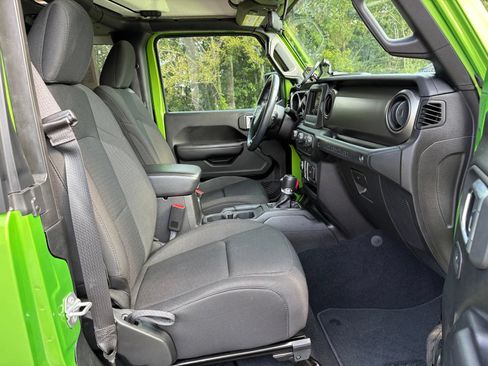 Used 2018 Jeep Wrangler Sport AWD/4WD image 29
