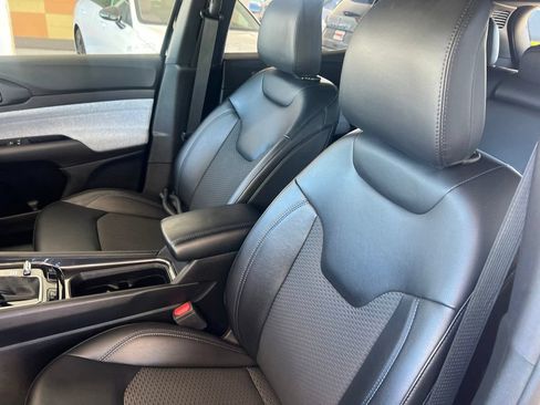 Used 2023 Jeep Compass Latitude w/ Convenience Group AWD/4WD image 5