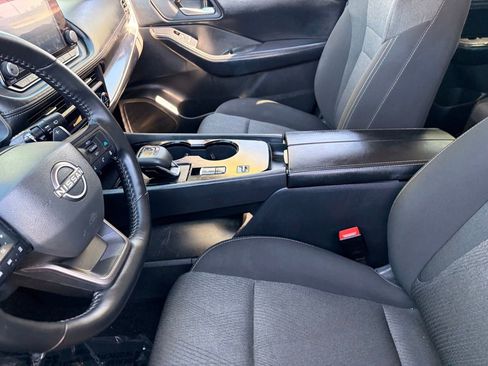 Certified 2025 Nissan Rogue SV FWD image 28