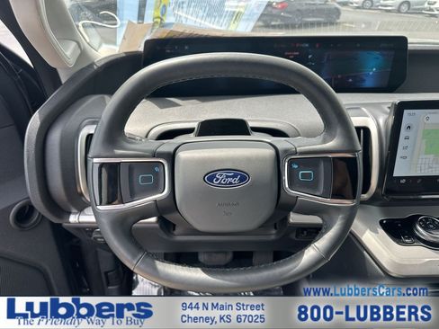 Used 2025 Ford Expedition Active AWD/4WD image 14