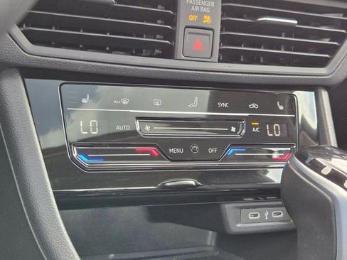 Used 2025 Volkswagen Jetta SE FWD image 17
