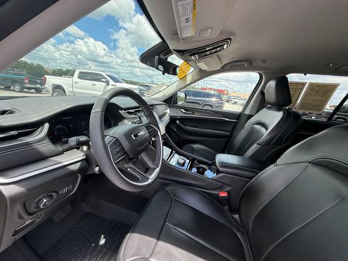 Used 2023 Jeep Grand Cherokee Limited w/ Luxury Tech Group II RWD image 22