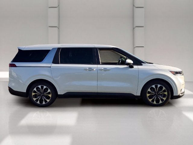 Used 2024 Kia Carnival EX FWD image 6