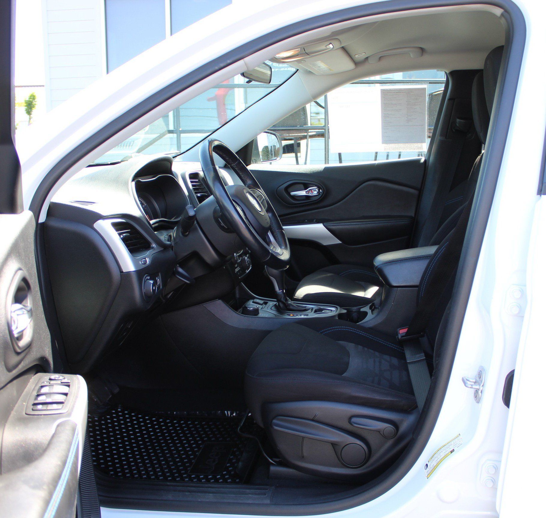 Used 2019 Jeep Cherokee Sport AWD/4WD image 21
