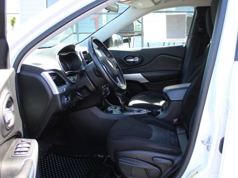 Used 2019 Jeep Cherokee Sport AWD/4WD image 21
