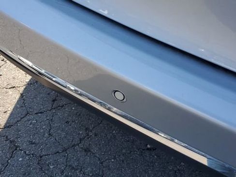 Certified 2023 Chrysler Pacifica Touring-L image 29