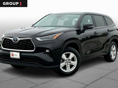 Used 2023 Toyota Highlander LE image 1