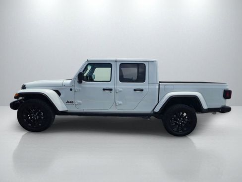 Used 2025 Jeep Gladiator Sport AWD/4WD image 8