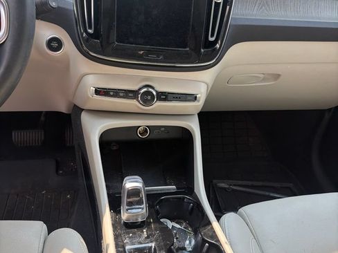 Certified 2024 Volvo XC40 B5 Plus AWD/4WD image 15