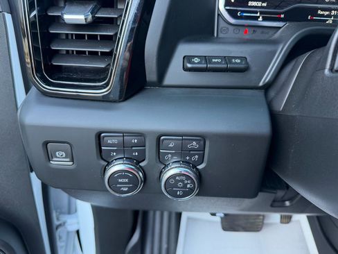 Used 2024 GMC Sierra 2500 AT4 w/ AT4 Premium Plus Package AWD/4WD image 29