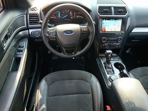 Used 2018 Ford Explorer XLT w/ Equipment Group 202A AWD/4WD image 12