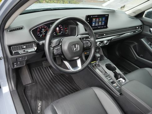 Used 2023 Honda Civic Touring image 4