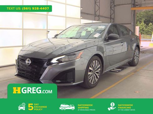 Used 2025 Nissan Altima 2.5 SV FWD image 1