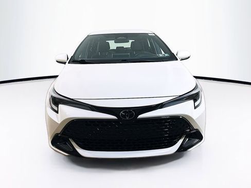 Used 2025 Toyota Corolla SE w/ SE Package image 2