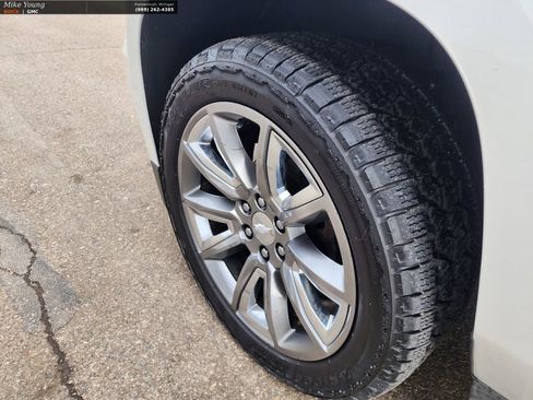 Used 2016 Chevrolet Suburban LTZ image 11