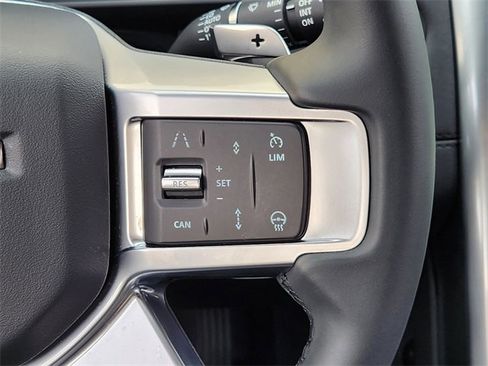 Used 2025 Land Rover Discovery S image 28