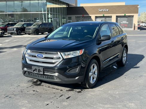 Used 2017 Ford Edge SE image 2