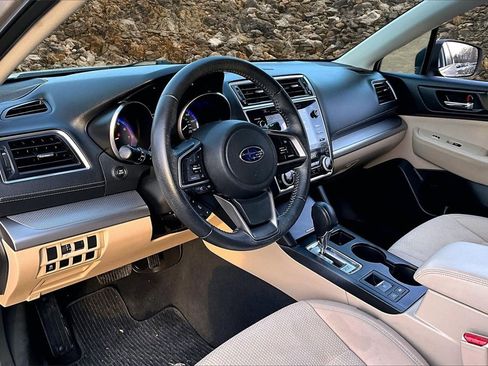 Used 2018 Subaru Outback 2.5i Premium image 11