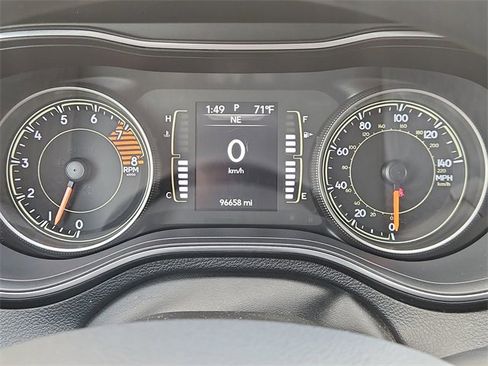 Used 2019 Jeep Cherokee Latitude w/ Popular Appearance Group image 12