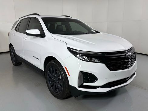 Used 2024 Chevrolet Equinox RS image 2