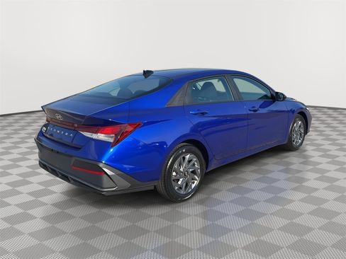 Certified 2024 Hyundai Elantra SEL FWD image 5