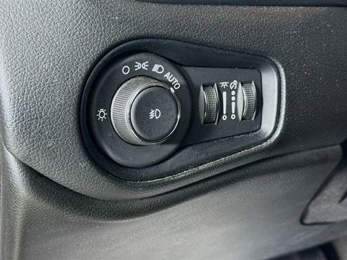 Used 2021 Jeep Renegade Latitude image 10