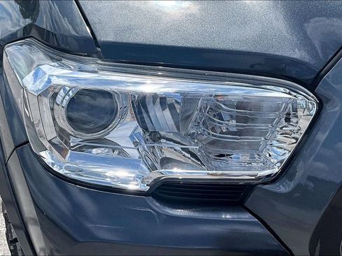 Used 2022 Toyota Tacoma SR5 w/ Technology Package AWD/4WD image 31
