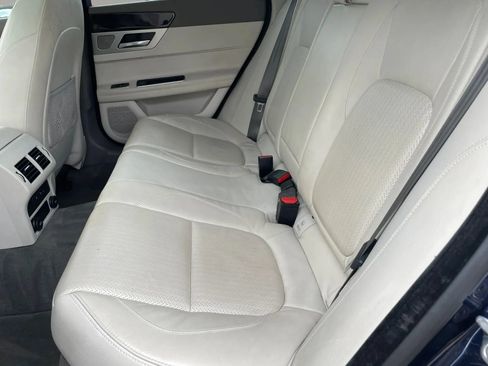 Used 2016 Jaguar XF Prestige RWD image 18